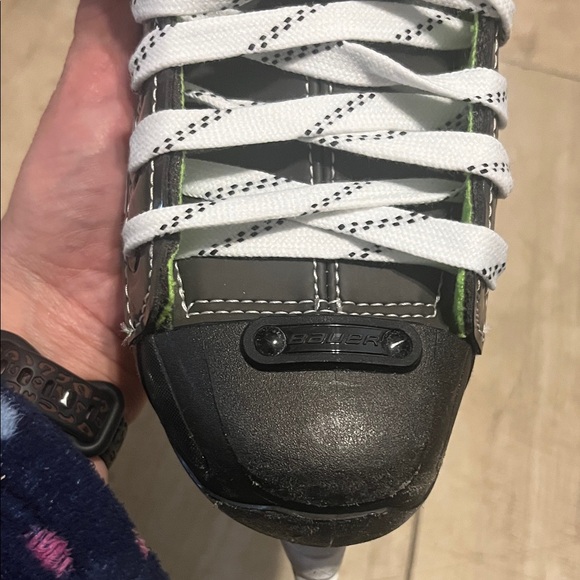 Junior - 2.5 - Bauer Black and White Hockey Skates with Neon Green Accents - Picture 13 of 16